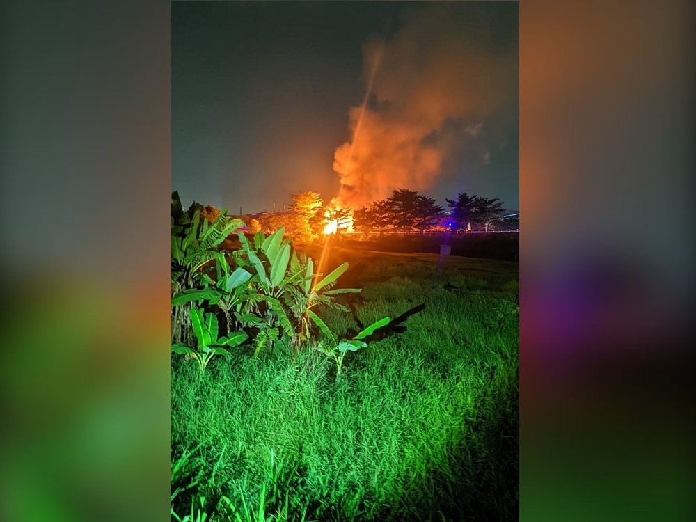Truk TNI Terbakar dan Meledak di Tol Gempol-Pandaan, Akses Ditutup Total