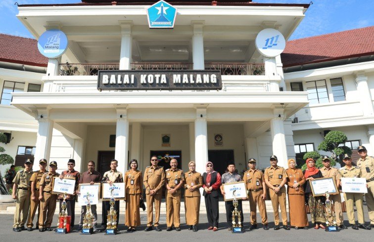 Lomba Kampung Mbois, Walikota Serahkan Penghargaan Langsung