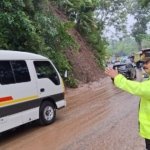 Akibat Tanah Longsor, Jalur Malang-Lumajang Sempat Terputus