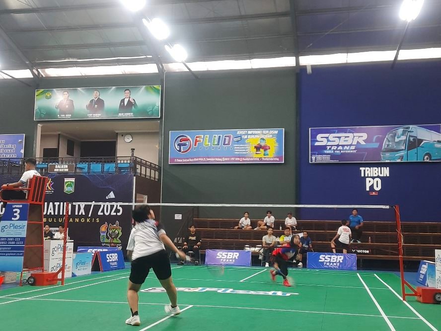 Bulu Tangkis Beregu Putri Kabupaten Malang Tembus Semifinal Usai Kalahkan Kabupaten Jombang 2-0