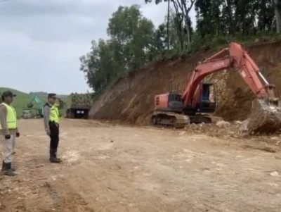 Proyek Nasional Dibangun, Wisatawan Pantai Balekambang Turun Drastis