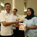 Dorong Kemandirian Ekonomi, Diskopindag Berikan Pelatihan dan Bantuan Alat Usaha bagi Pekerja IHT