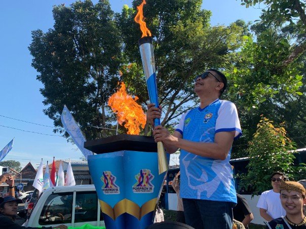 Kirab Api Porprov Jatim 2025 Tiba di Kota Malang, Diarak Keliling