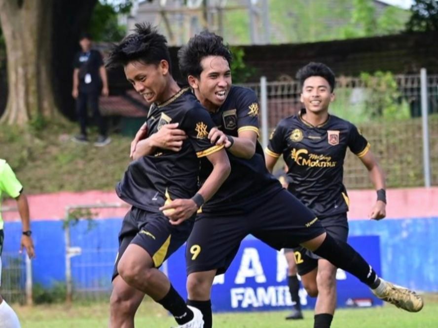 Tim Sepak Bola Putra Kabupaten Malang Menang Tipis Lawan Kota Blitar 2-1 di Porprov Jatim 2025