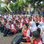Bagi Seribu Paket Susu, SMK PGRI 3 Malang Gelar Kegiatan Cinta Sekolah