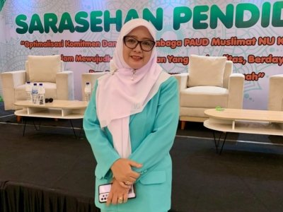 190-Anik Safrida Media Sosial Pengaruhi Pola Asuh dan Karakter Anak