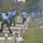 Sambut Hari Bakti ke-78, Prajurit Lanud Abd Saleh Gelar Giatan Sosial di Makam Pahlawan