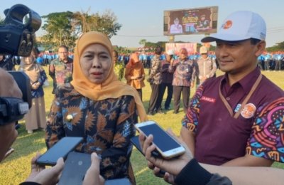 Gubernur Jatim Khofifah Gubernur Khofifah : SMK PGRI 3 Malang Mampu Bersaing Secara Internasional