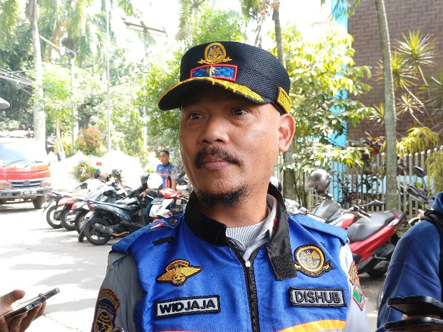 Hindari Kerusakan, Pembayaran QRIS Ditempel di Petugas Parkir