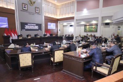 DPRD Kota Batu Bahas Pandangan Umum Fraksi terhadap Raperda Perubahan APBD 2025