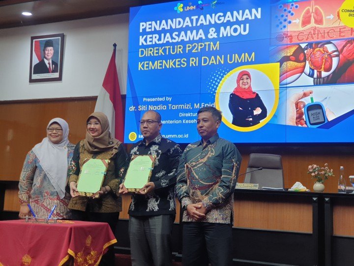 Resmikan CoE Keperawatan PTM, Prodi Keperawatan UMM Teken MoU dengan Kemenkes