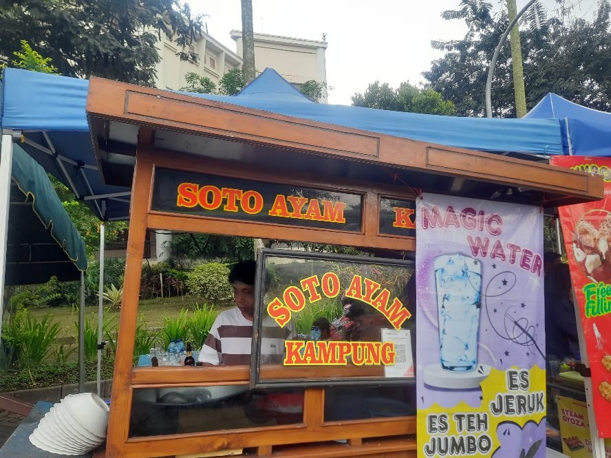 Omzet Meningkat, Penjual Soto Ayam Berkah Laris Manis di Porprov Jatim 2025