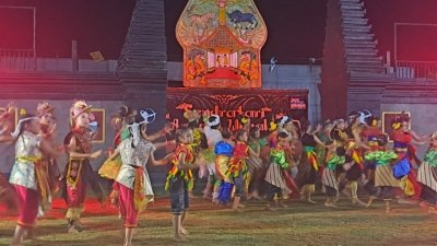 Uji kompetensi tari Sanggar Seni Danendar di Kota Batu