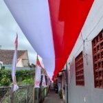Sambut HUT ke-80 RI, Kampung Bareng Kartini Berhias Bendera Sepanjang 80 Meter