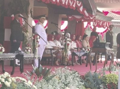 Defile Pasukan Awali Upacara Peringatan HUT ke-80 RI di Pendopo Agung Kabupaten Malang