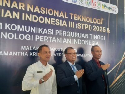 Dekan FTP UB didampingi Wakil Rektor UB