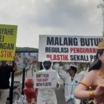 Demo Tolak Mikroplastik, Tuntut Pemkot Malang Terbitkan Regulasi Plastik Sekali Pakai