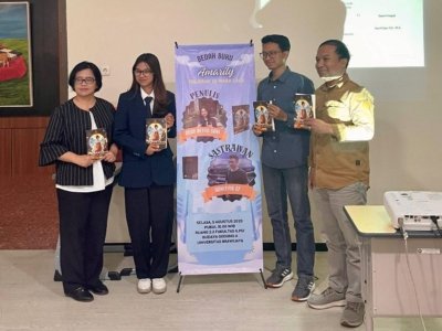 Dewi Retno Sari Novel 'Amarily Terjebak di Masa Lalu' Antarkan Mahasiswi FIB UB Lulus Tanpa Skripsi