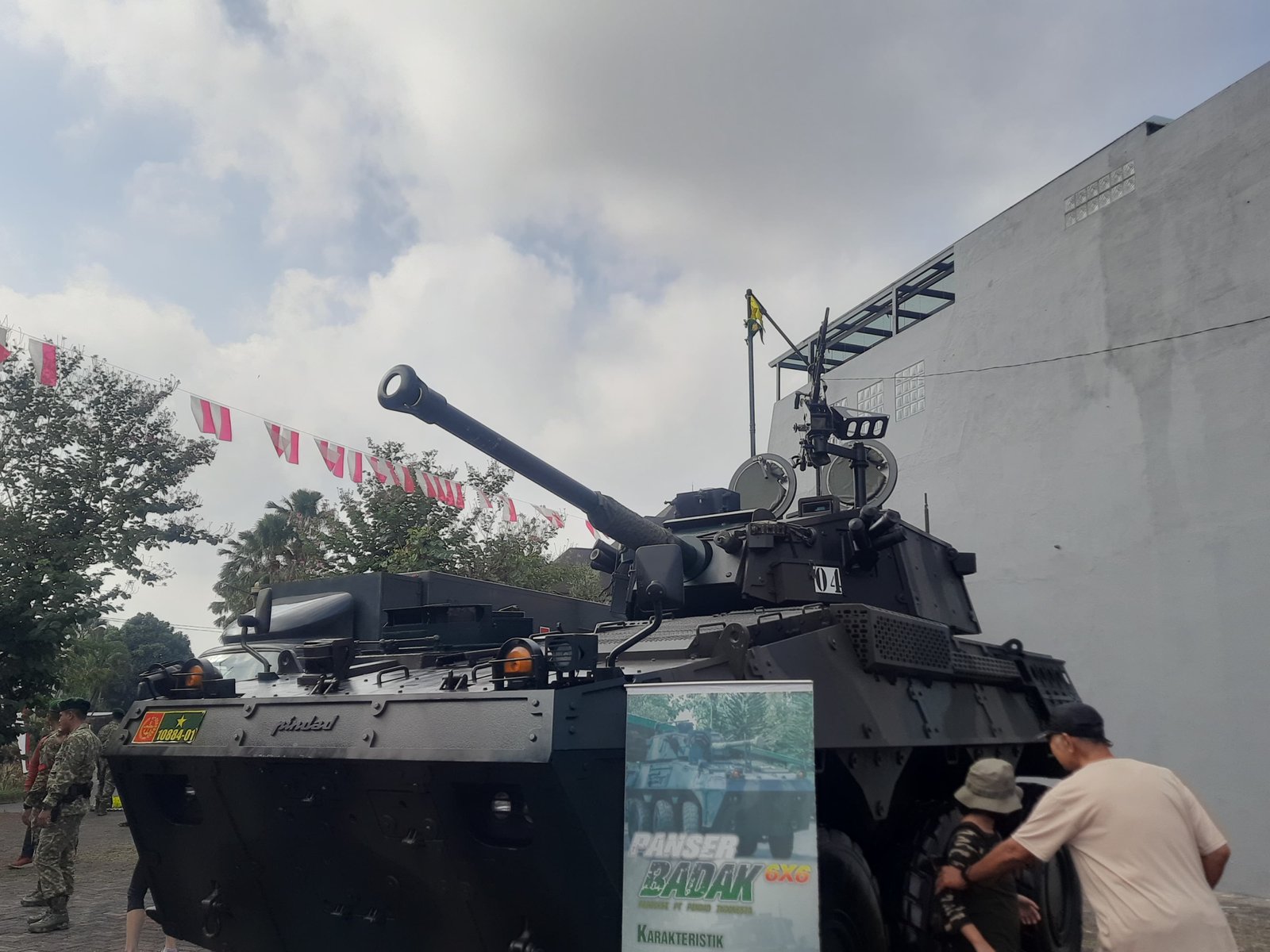 Berikan Edukasi kepada Masyarakat, Divisi Infanteri 2/Kostrad Bawa Alutsista ke Tengah Kota