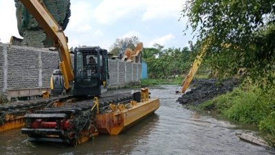 Perumda Tugu Tirta Kota Malang Normalisasi Sungai Wendit Jaga Kelestarian Sumber Air