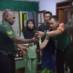 Senpi Beserta Munisi Diserahkan Warga Sukun ke Aparat TNI