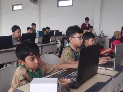 Siswa SD Muhammadiyah 8 KH Mansur yang mengikuti program coding dan AI SD Muhammadiyah 8 KH Mansur jadi Pilot Project Pemanfaatan AI untuk Dunia Pendidikan