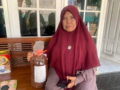 Perubahan dari Dapur: Aksi Relawan Eco Enzym Kusmiati Tangani Sampah