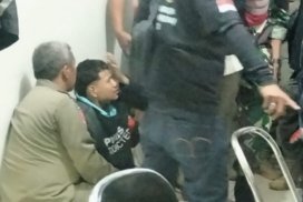Warga Amankan Pemuda Pembawa Benda Diduga Molotov saat Demo di Kota Malang