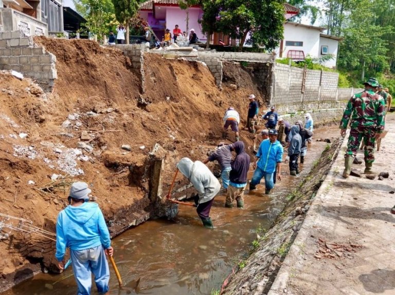 DPUPR Kota Batu Tegur Tiga Pelaku Usaha yang Langgar Aturan Sempadan Sungai
