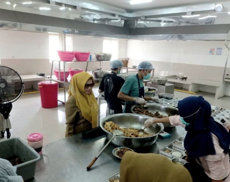 Dinas Ketahanan Pangan Kabupaten Malang Lakukan Pengecekan di SPPG Kendalpayak, Variasi Olahan Buah Tidak Disarankan