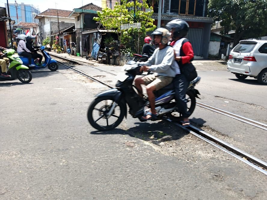 Pengguna Jalan Keluhkan Perlintasan KA, DPUPRKP Kota Malang Tanggungjawab KAI