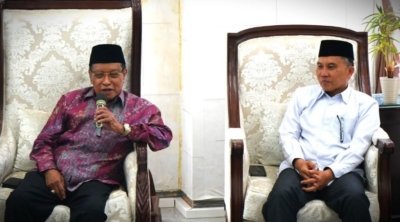 KH Said Sirodj didampingi wakil rektor UIN KH Said Sirodj : Tekankan Hubbul Waton Minal Iman Pada Akademika UIN Maliki Malang