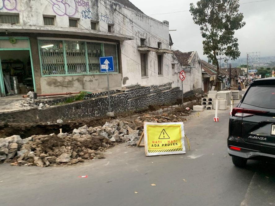 Pemkot Batu Kucurkan Rp 22,3 Miliar untuk Revitalisasi 10 Titik Pedestrian dan Drainase