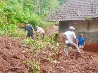 Hujan Deras Sejak Jumat, Picu Longsor di Desa Sumbertangkil Kabupaten Malang