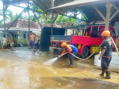 Hujan Deras Picu Banjir di Gedangan, Puluhan Rumah Warga Terendam