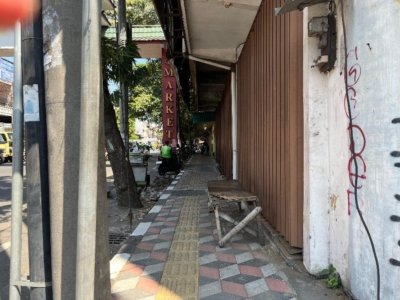 Pembangunan Trotoar Baru di Area Pasar Besar Tuai Sorotan