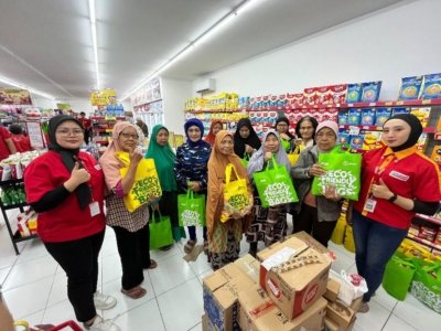 PT SAT Buka Gerai Baru Bagikan Sembako Pada Warga Desa Watugede Singosari