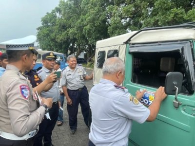 Pastikan Jeep Wisata Bromo-Tengger Aman, Satlantas Polres Malang Periksa Kelayakan Kendaraan