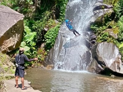 Canonying Coban Putri Canyoning di Kota Batu, Sensasi Menantang Turun dari Tebing Setinggi 35 Meter
