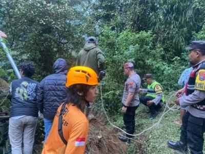 Jeep Wisata Gunung Bromo Masuk Jurang, Tiga Orang Alami Luka
