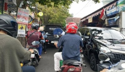 Jadi Tumpuan Akses Ekonomi, Ojol Dan Warga Ingin Jalan Tembus Griya Santa Direalisasikan
