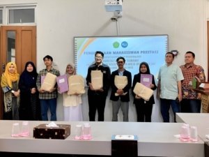 Fakultas Sainstek UIN Malang Beri Penghargaan untuk 29 Mahasiswa Berprestasi Nasional dan Internasional