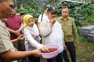 Menteri PPN/Bappenas Berkomitmen Kuatkan Dukungan Sektor Perkebunan dan Pariwisata di Kabupaten Malang