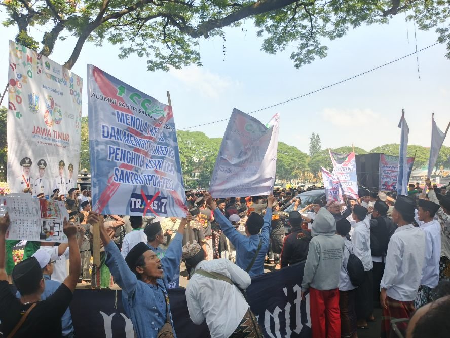 Ratusan Ratusan Perwakilan Alumni Pesantren se-Malang Raya Kecam Tayangan Trans7 yang Lecehkan Pesantren