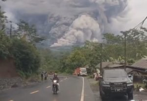 Erupsi Gunung Semeru, Polres Malang Tutup Akses Jalan Malang-Lumajang