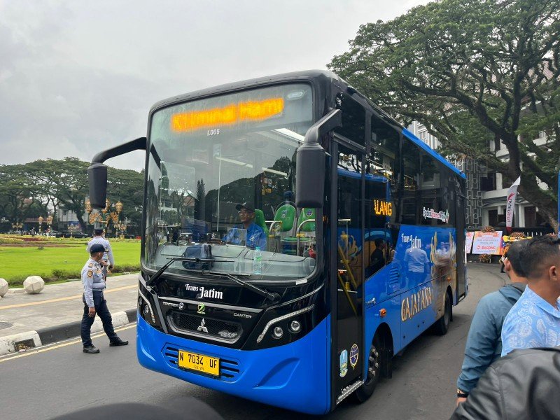 Tak Berhenti di Shelter, Bus Trans Jatim Banyak Dikeluhkan Warga 