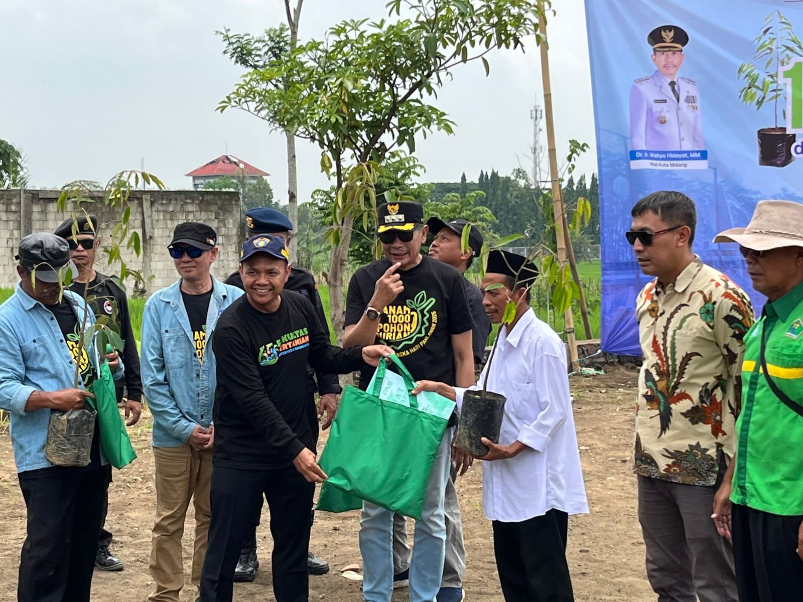 Universitas Brawijaya Malang Tanam Ribuan Bibit Durian, Wujudkan Kota Malang Hijau