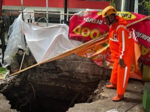 Tanah Warung di Jalan Kawi Atas Ambles, Makan Satu Korban