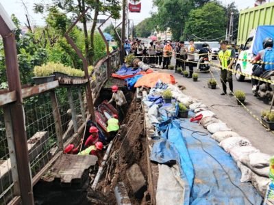 Update Trotoar Jembatan Brantas Amblas, Belasan Rumah Terdampak