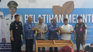 Dukung Produktivitas IHT, Pemkot Malang Berikan Pelatihan Melinting dan Bantuan Alat Giling